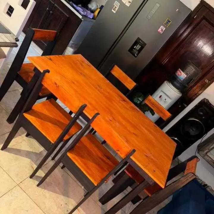Juegos de comedor de pino macizo, realizamos envíos a domicilio. Abonas todo al recibir Contam