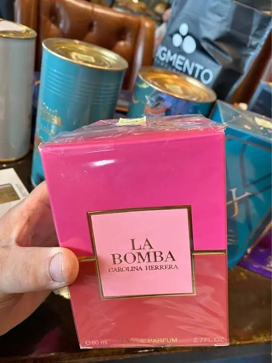 Vendo líquido lo compre para un regalo y no se iso líquido perfume de mujer importado para hoy