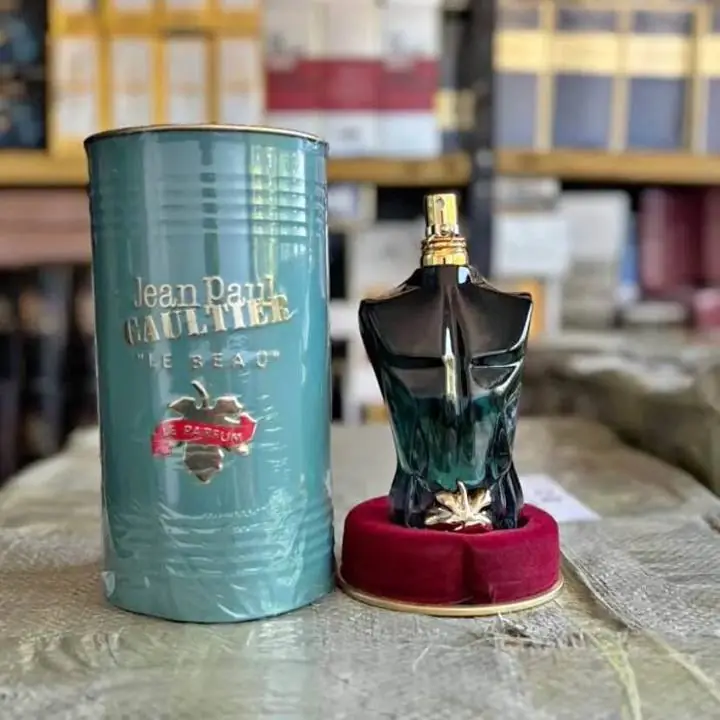 Últimos perfume í potados sellados serrados por sierre de perfumería