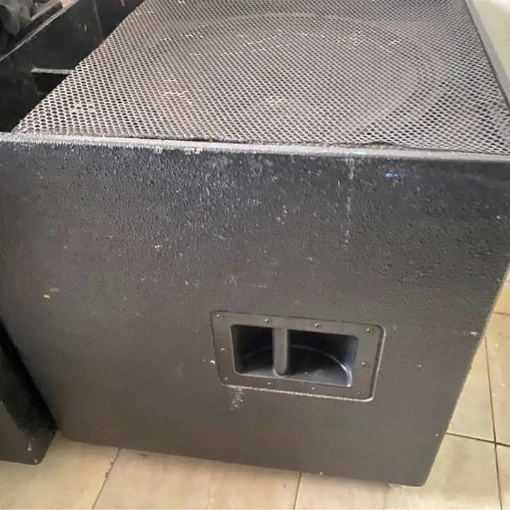 Vendo 2 cajas armadas con bufer de 18 señeniun de 1000 wats 8 om