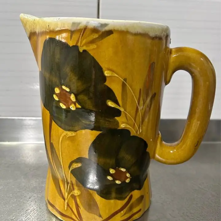 Jarra de ceramica antigua y 2 chops