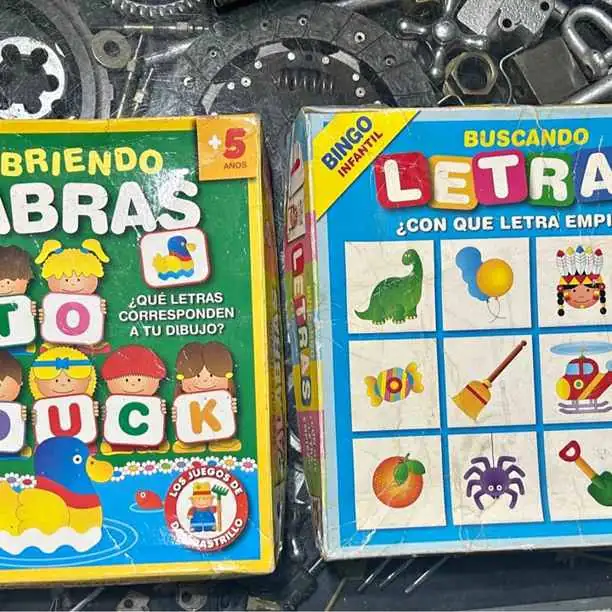 Juegos de mesa descubriendo palabras y buscando letras