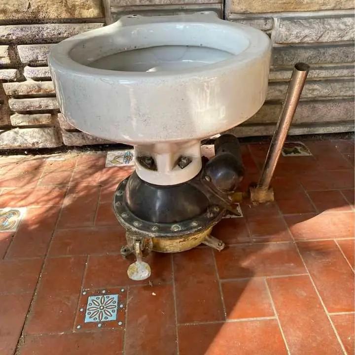 Inodoro para velero o casa rodante