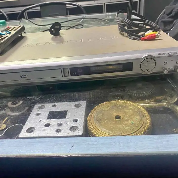Dvd audiologic con control remoto