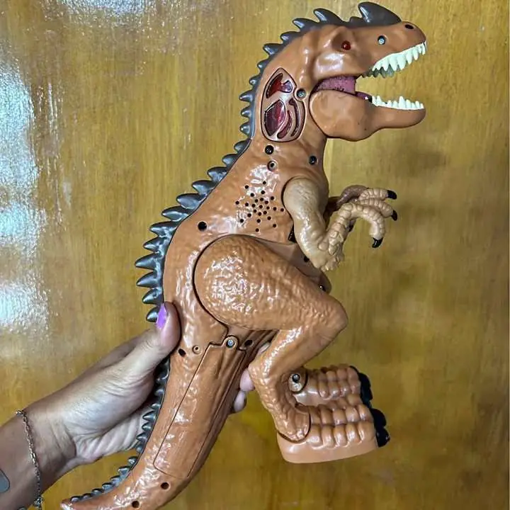 Dinosaurio luz sonido y movimiento(camina)