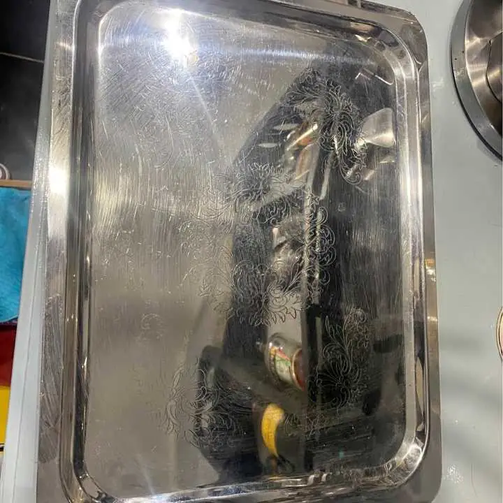 Bandeja de acero grabada