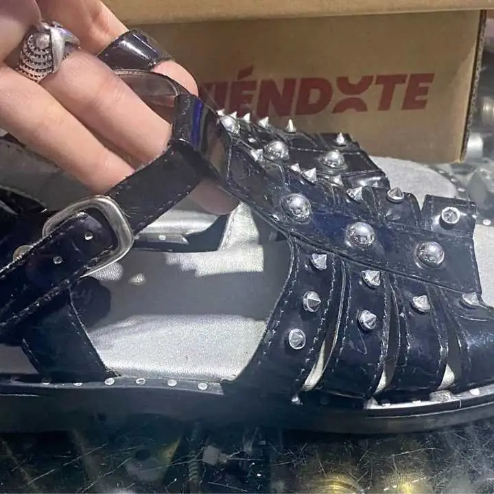 Sandalias nena charol talle 34