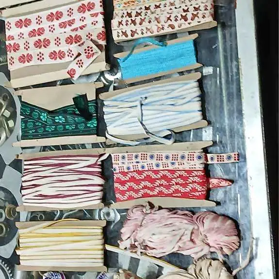 Lote de cintas de bordar y cordones merceria