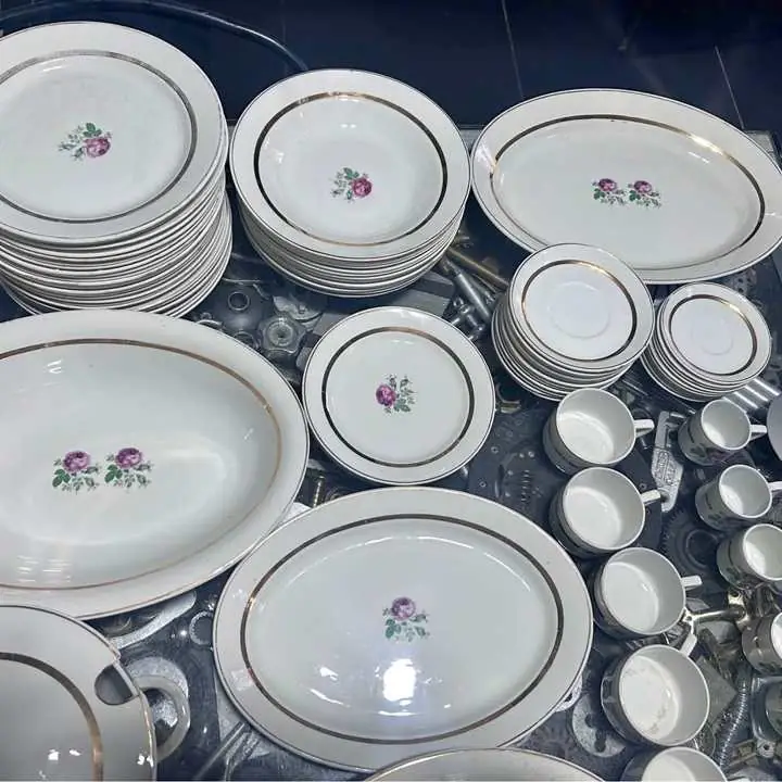 Juego de porcelana junto o separado