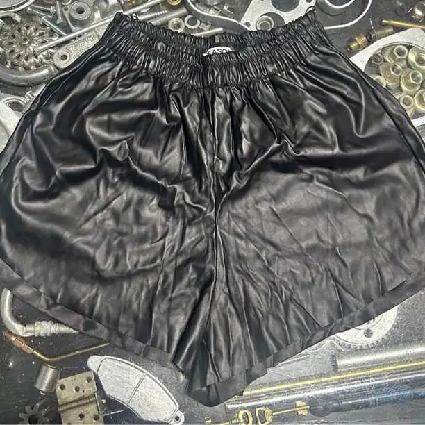Short engomado talle 2 negro