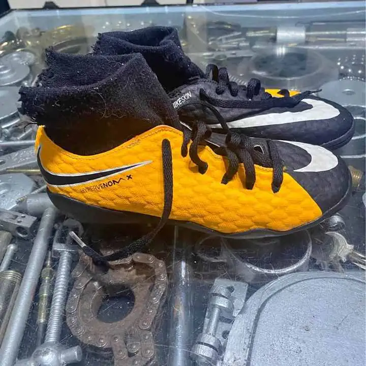 Botines nike venom talle 33.5