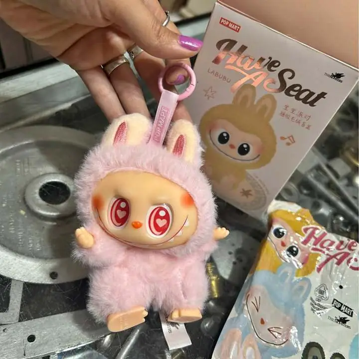 Peluche caja labubu