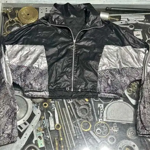 Campera rompe viento de mujer