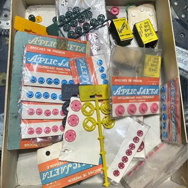Ganchitos de corpiño y broches aplic saeta lote