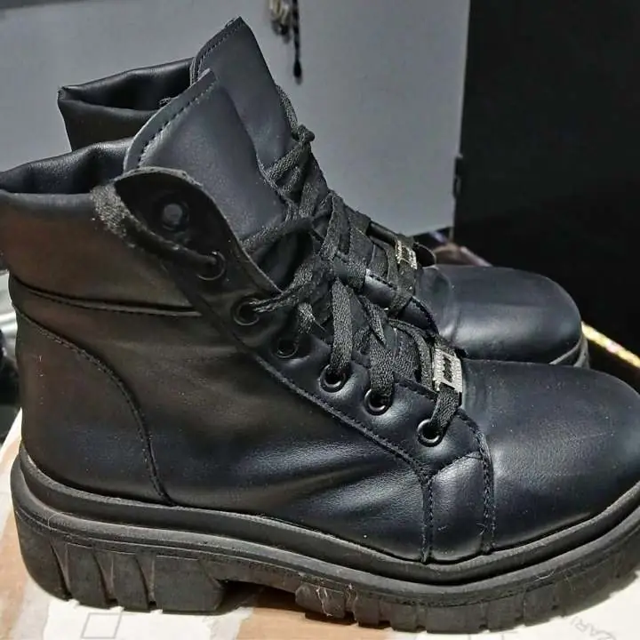 Borcegos nazaria talle 35 negros