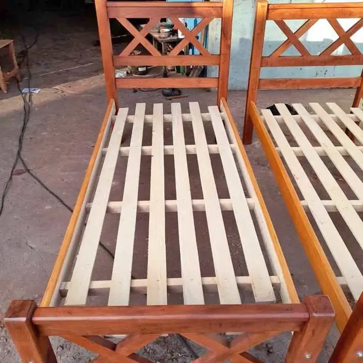 Somos fabricantes de muebles de algarrobo maziso