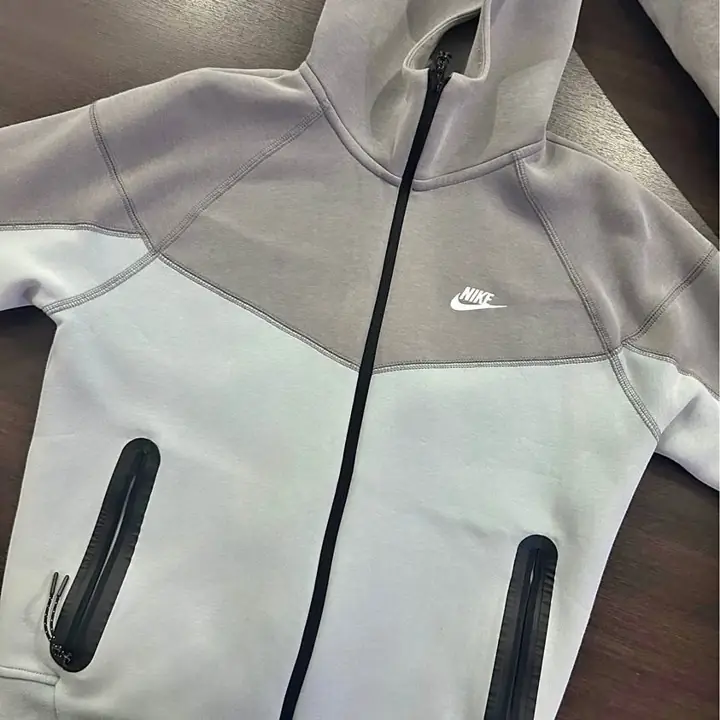 Nike Tech Celeste Original - Talle M