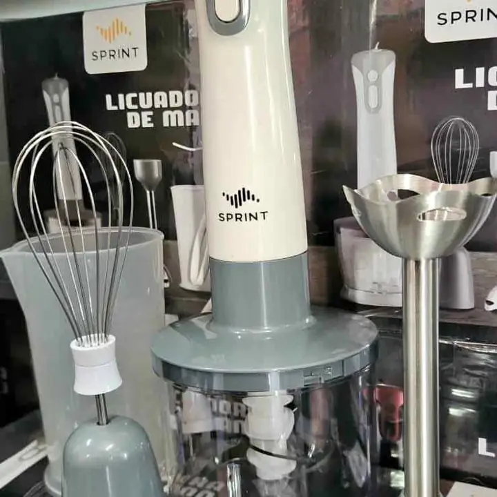 Licuadora de mano sprint $37.000 INCLUYE : Accesorio batidor Vaso medidor Jarra