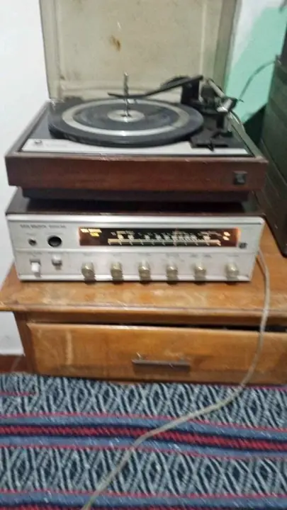 Amplificador Ken Brown 4000 ss con bandeja tocadiscos funcionando hay que conectar el tocadiscos