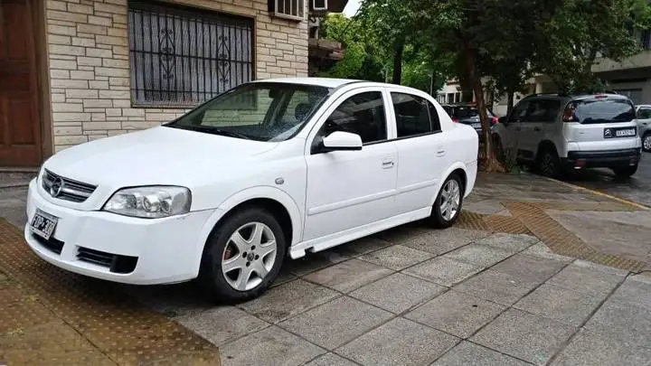 Chevrolet astra 2006 full 2.0 nafta GNC full total 5,300,000 $$ al dia listo para tranferir sin deu