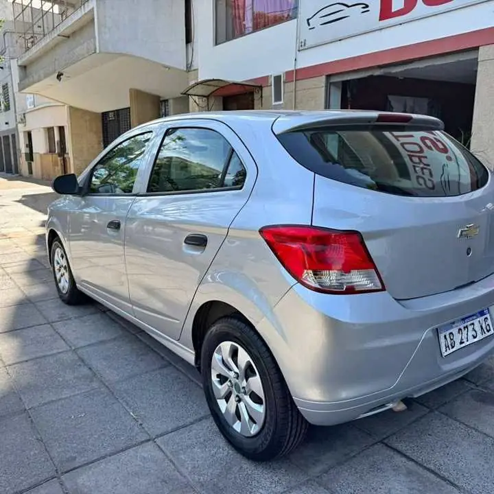 Chevrolet onix 2017 impecable $3.000.000 y coutas