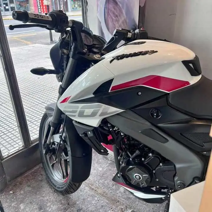 Rouser NS200
