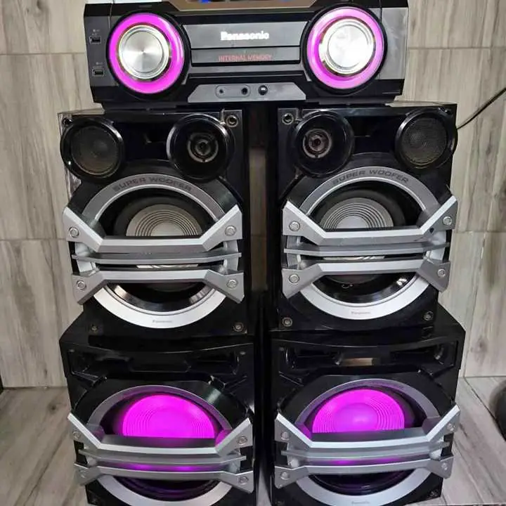 Vendo Panasonic de 4 parlantes nuevo está andá todo suena muy fuerte tiene Bluetooth auxiliar radio