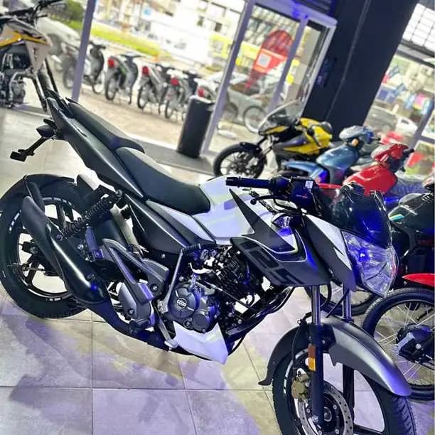Rouser 125 financiada