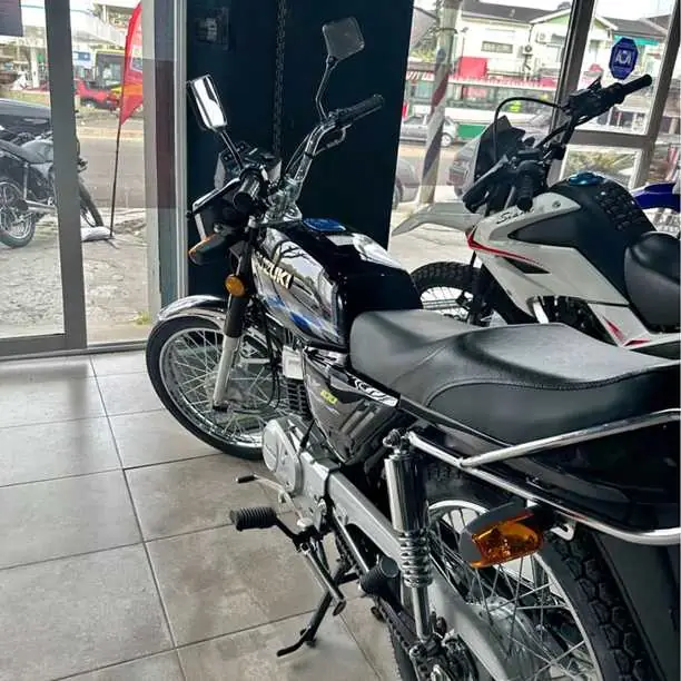 Suzuki ax 100