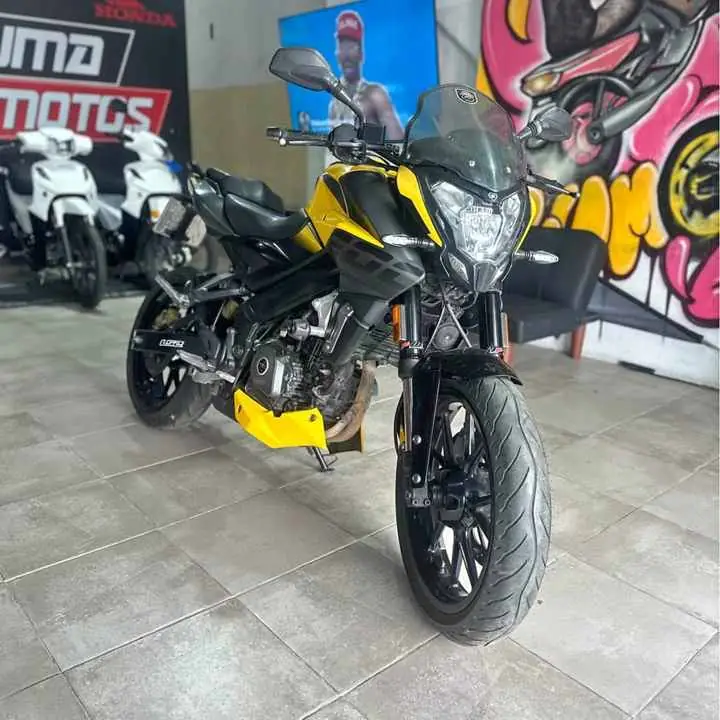 Ns 200 usada