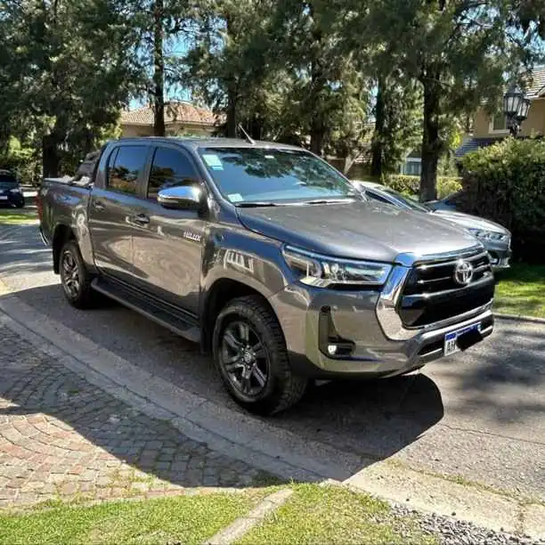 Toyota Hilux SRV 4x4 AT 204cv