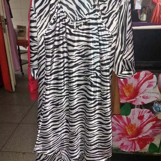 Conjunto Camisolin y Bata de Saten Talle L Importado