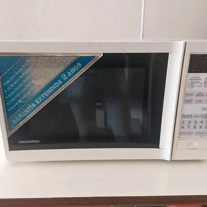 Microondas Daewoo KOR-812M para repuestos (no arranca)