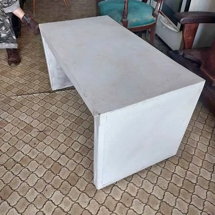 Mesa puente guarda puffs