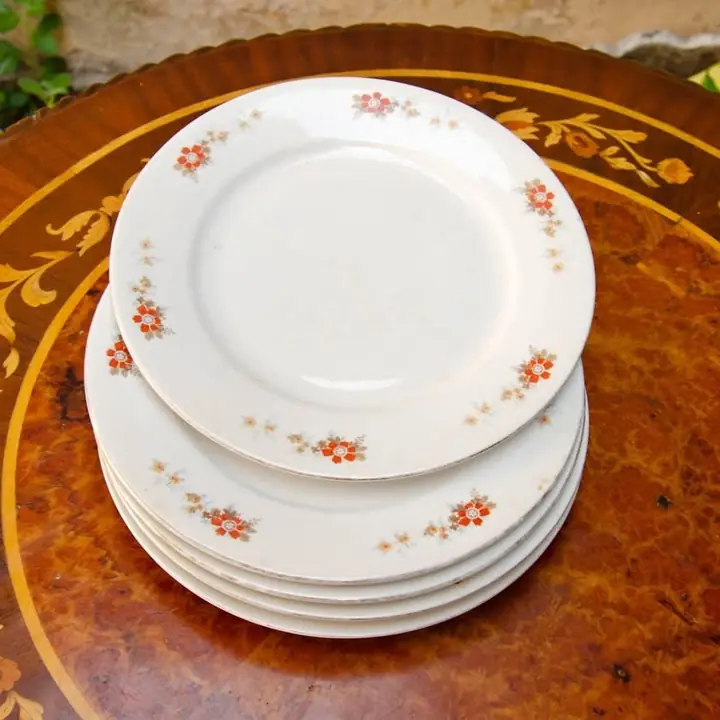Platos flores naranja