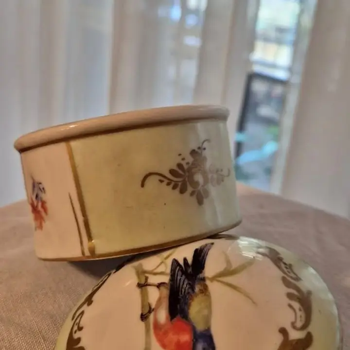 Caja de porcelana