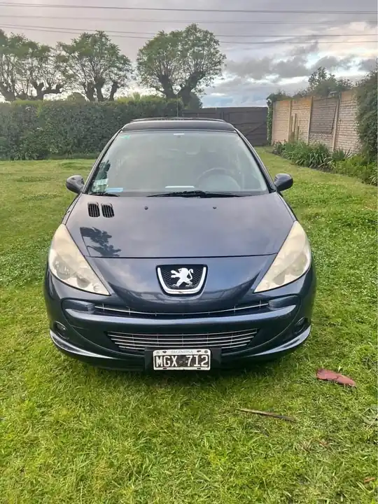 Vendo Peugeot 207 Compact feline 1.4 HDI - Año 2013