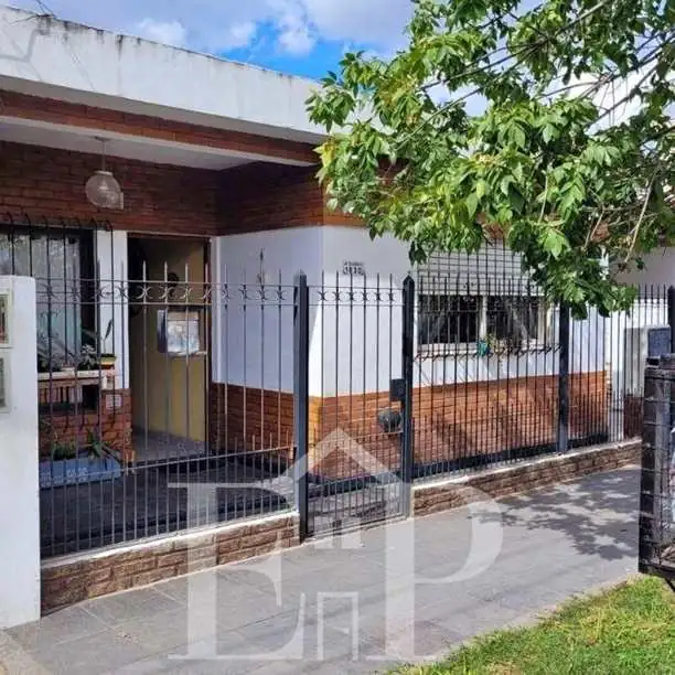 Venta de 2 casas en merlo sobre lote de 10X31