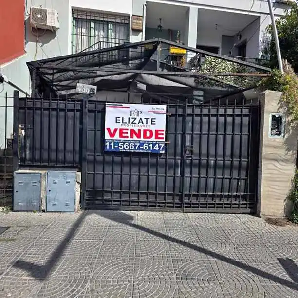 Ph de 5 ambientes en venta – excelente ubicación sobre avenida presidente perón, haedo