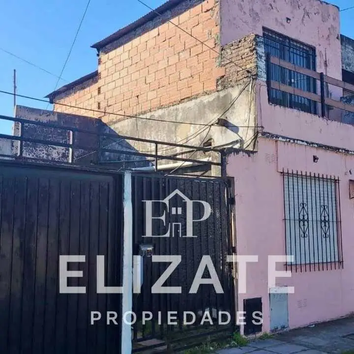 ¡Excelente oportunidad! dos departamentos independientes + lote libre – ideal inversor / desarrollo
