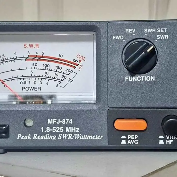 Medidor de ROE y Potencia MFJ-874 HF - VHF - UHF impecable