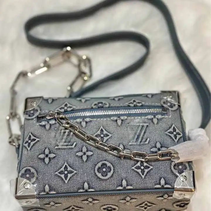 Hermosa y Fina Cartera de Jean con Correa de Cadena - Denim Bags