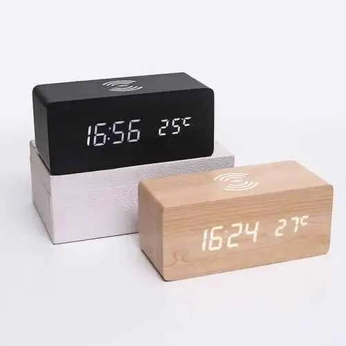 Reloj despertador de madera con cargador inalámbrico (temperatura y fecha)