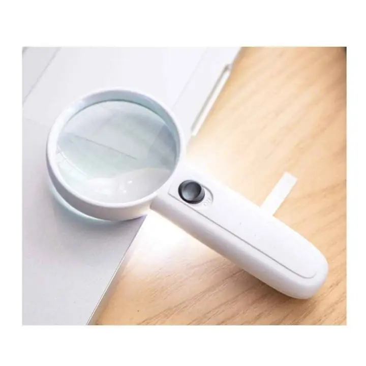 Lupa de mano con luz led y x3 de aumento maximo