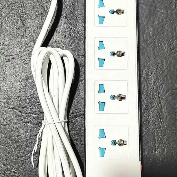 Zapatilla cargador univesal 4 Tomas Power Universales 2 Puertos USB 3.1A Max 1 Puerto tipo c