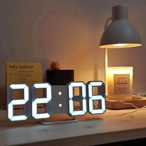 Reloj digital con alarma , temperatura, fecha
