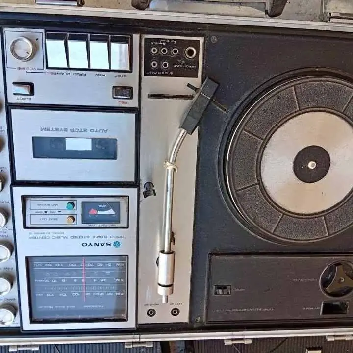 Toca disco sanyo G2615-2