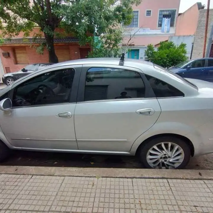 2016 Fiat Línea sedan 1.8 automático Uconect
