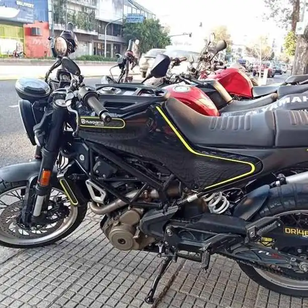 Svarpilen 401cc + accesorios