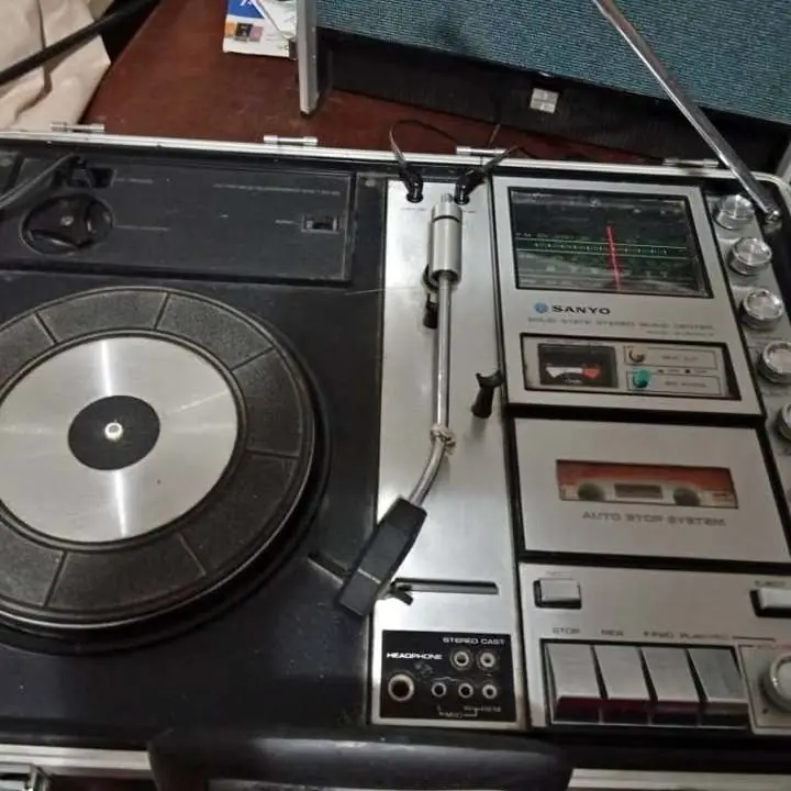 Sanyo stereo músic Center mod 2615N